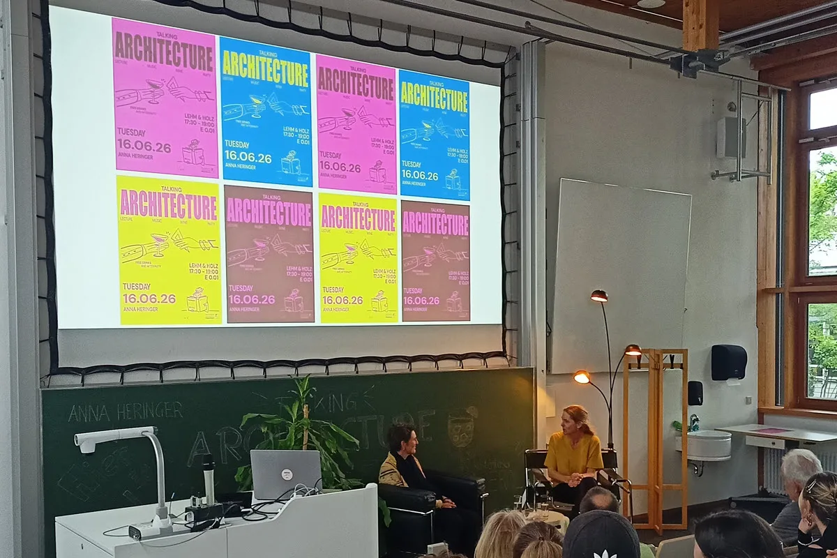Anna Heringer und Anne Niemann im Gespräch bei der Veranstaltung TALKING ARCHITECTURE an der TH Rosenheim