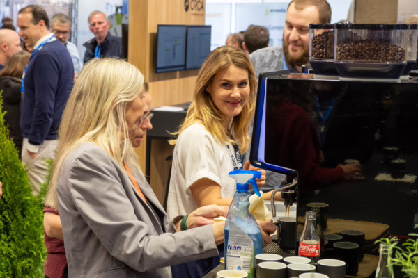 digitalBAU 2026: Herzlichkeit und Service am Messestand der Orca Group